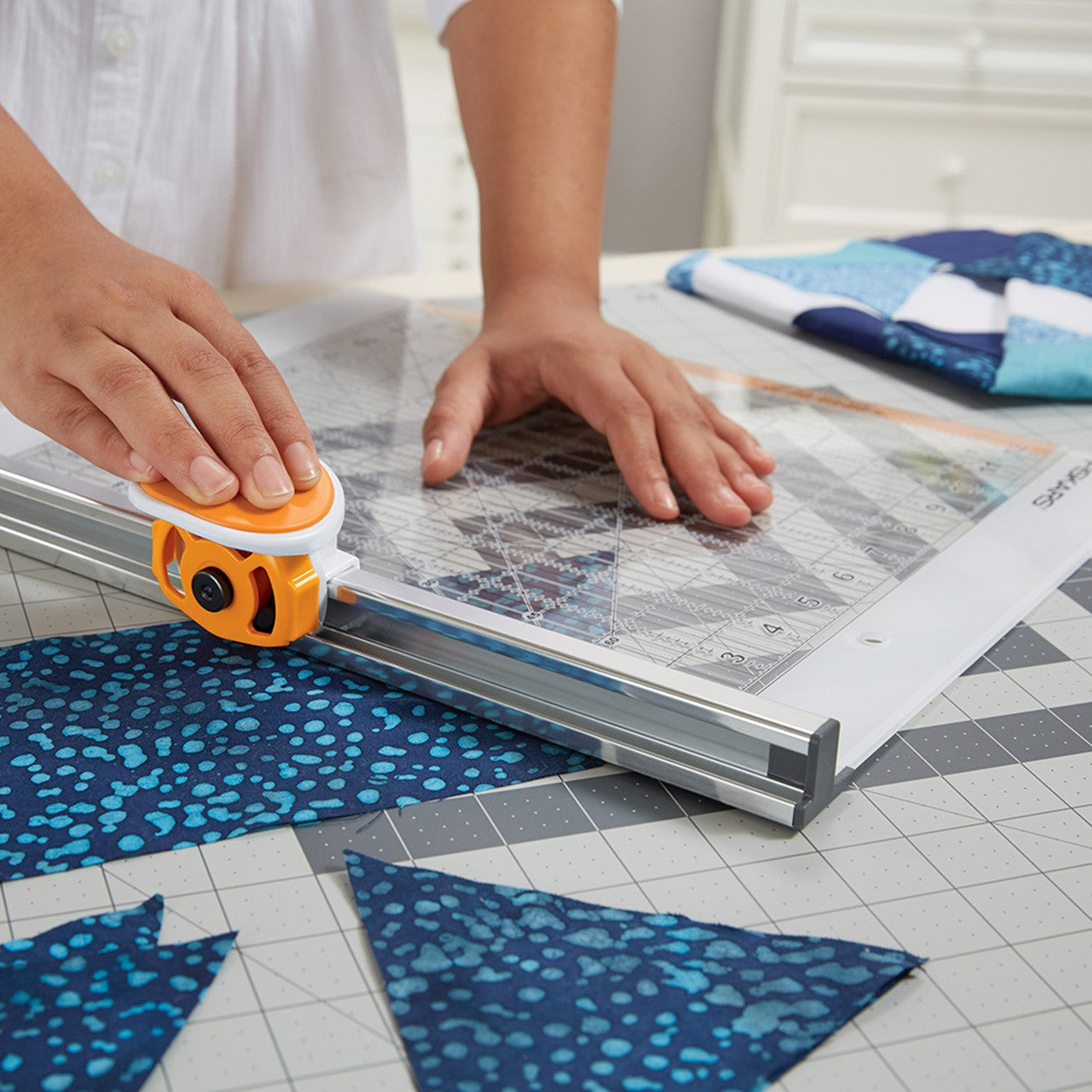 12in x 12in Fiskars Rotary Ruler Combo with 45mm blade
