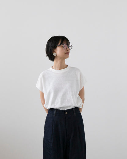 オフホワイト x 大人のTシャツ