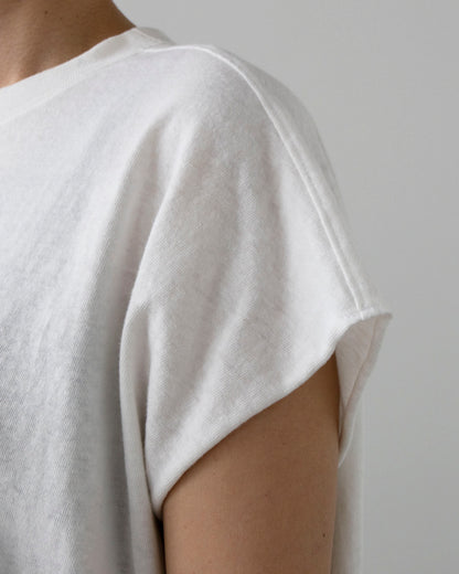 オフホワイト x 大人のTシャツ